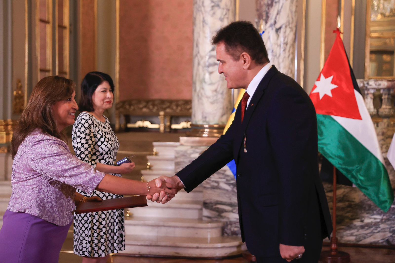 السفير المساعدة يقدم أوراق اعتماده لرئيس جمهورية بيرو