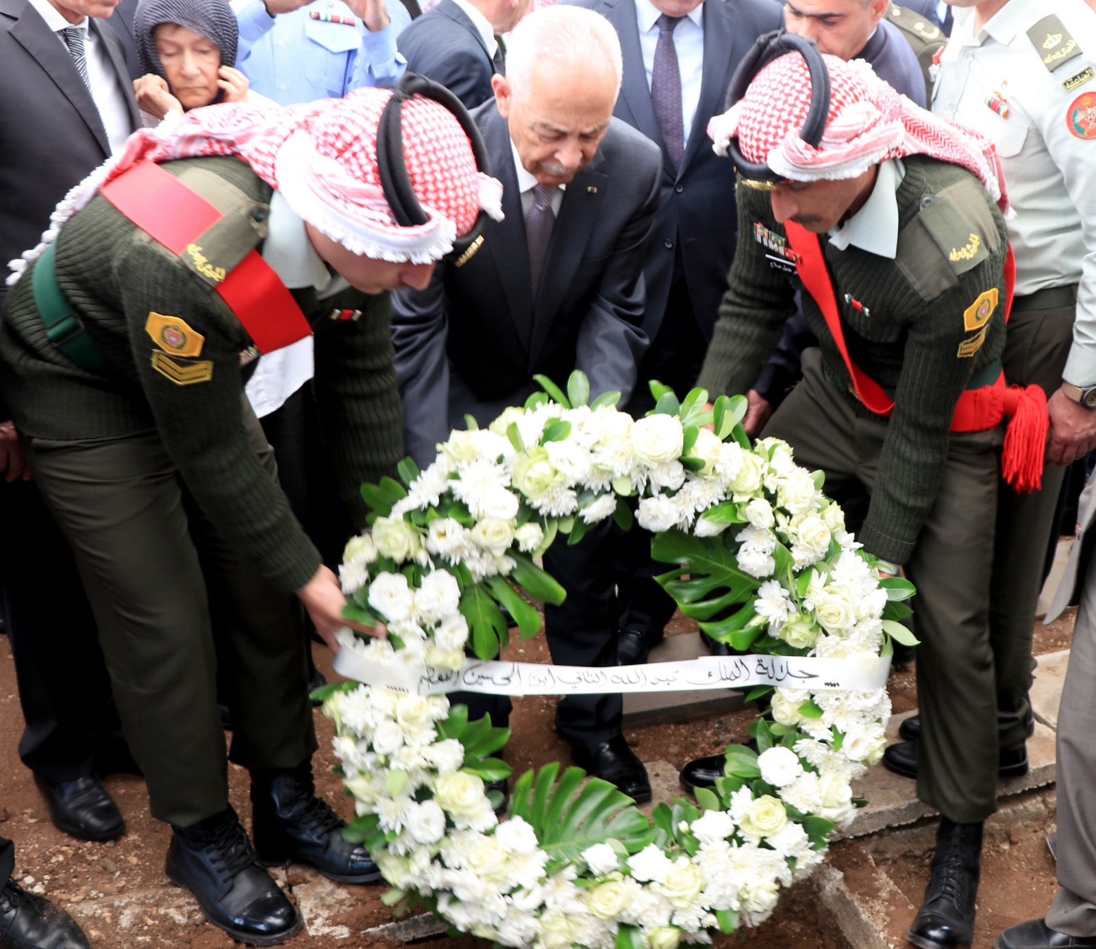 مندوبًا عن الملك..رئيس الديوان الملكي يشارك بتشييع جثمان رئيس الوزراء الأسبق مضر بدران