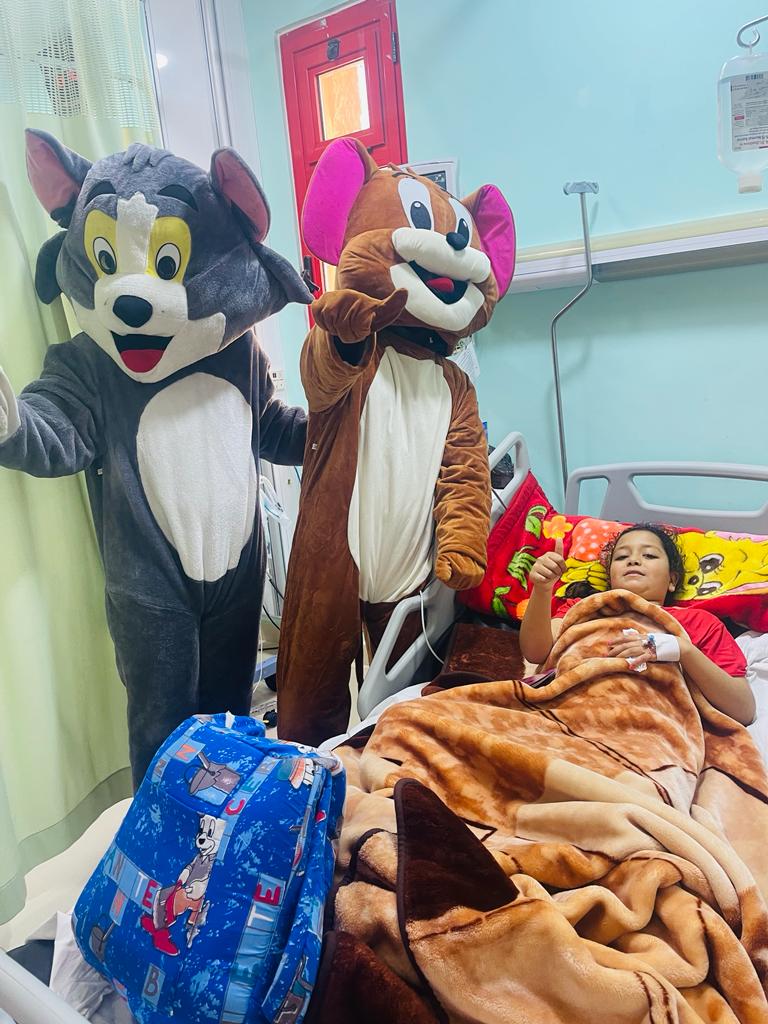 توزيع هدايا على الأطفال المرضى بمستشفى الأميرة رحمة باربد