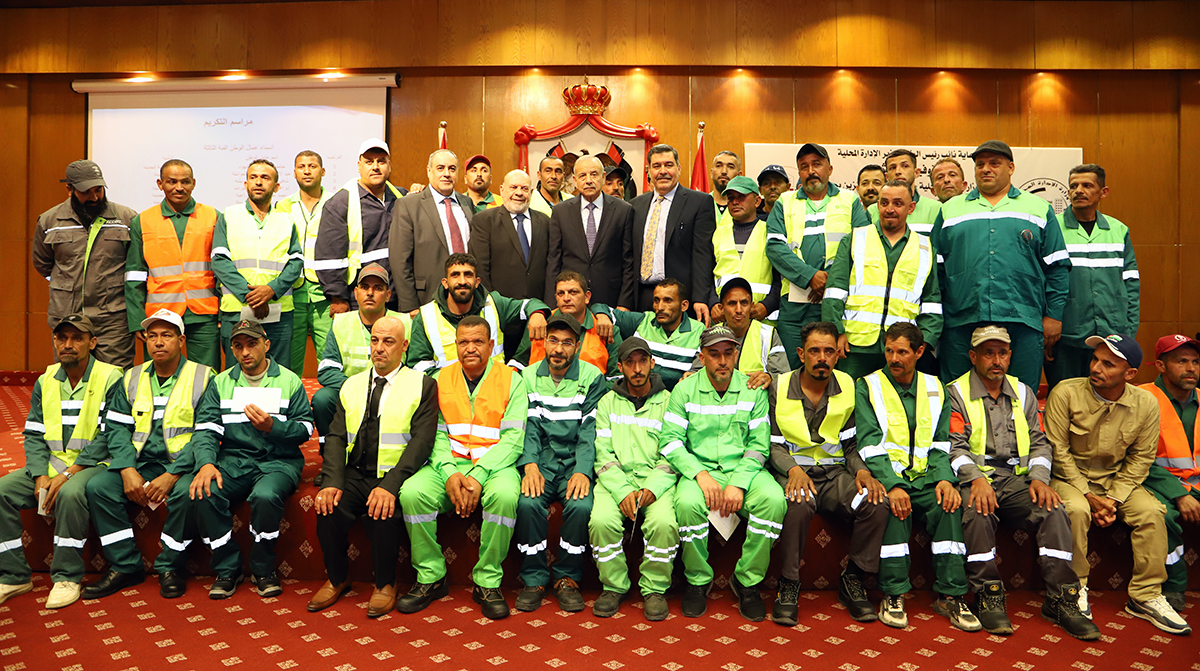 وزير الإدارة المحلية يكرم الفائزين بجائزة أفضل عامل وطن