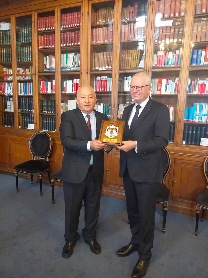 رئيس النيابة العامة يلتقي مسؤولي العدل في فرنسا وبلجيكا