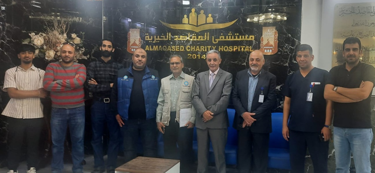 بحث التعاون بين مستشفى المقاصد وجمعية يد العون للإغاثة