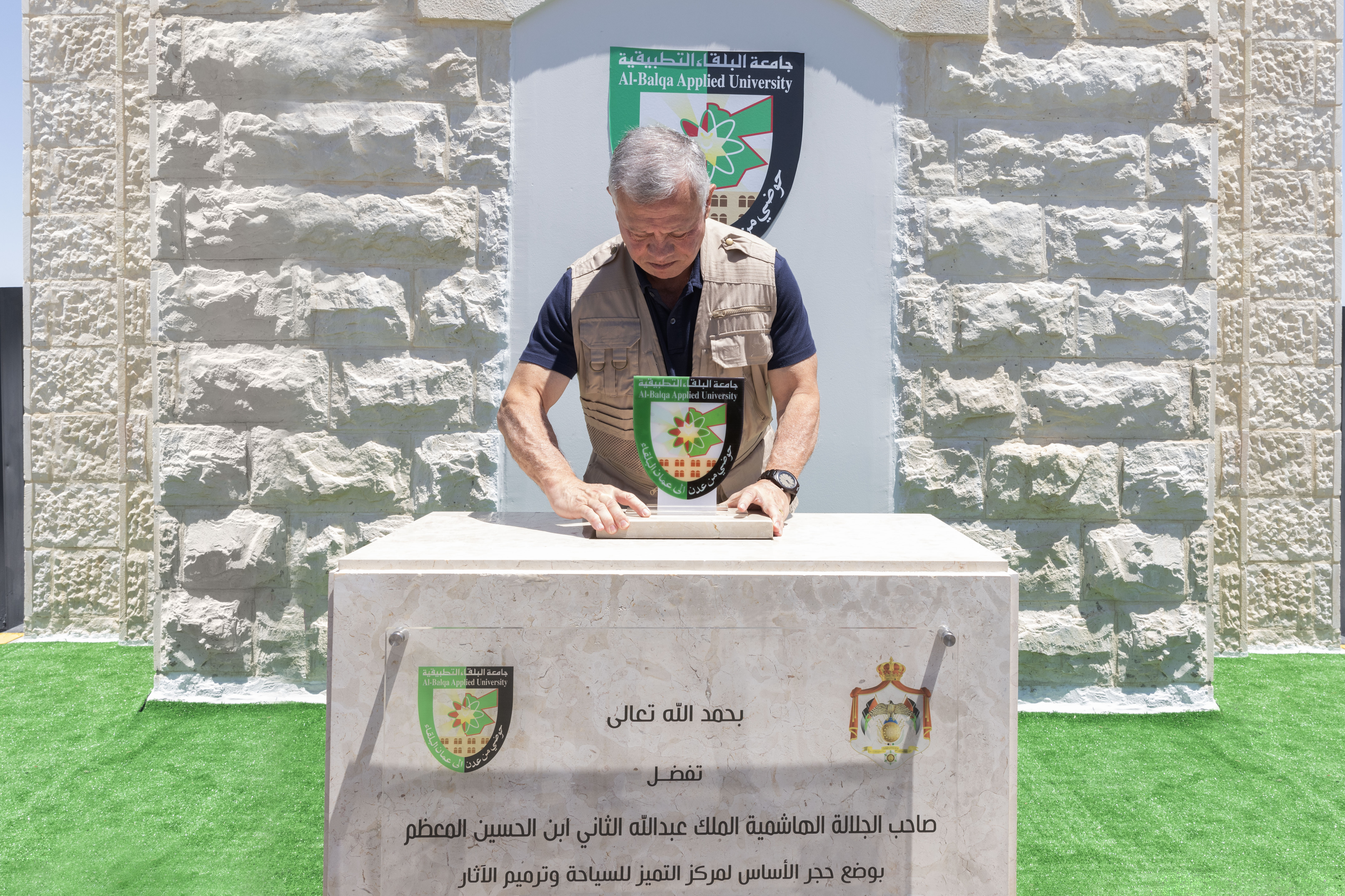 الملك يضع حجر الأساس لمركز التميز السياحي وترميم الآثار في جرش