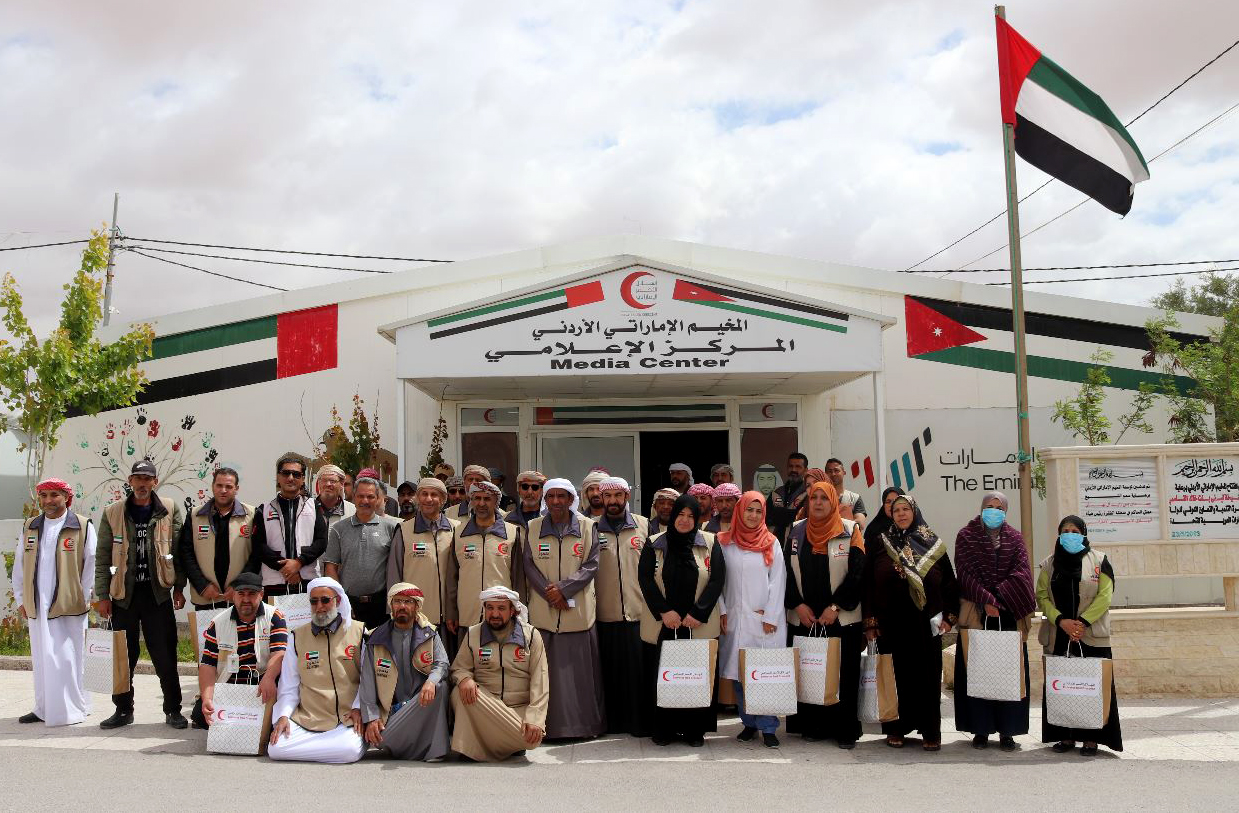 تكريم عاملين في مخيم مريجيب الفهود