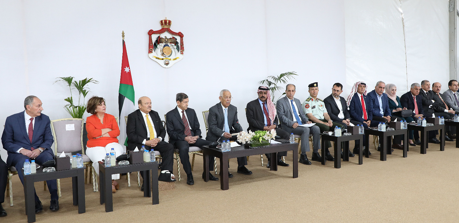 بتوجيهات ملكية.. العيسوي يلتقي وجهاء وممثلين عن محافظة جرش لمتابعة مطالبهم واحتياجاتهم