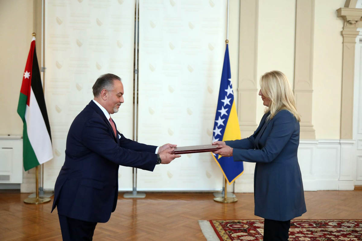 السفير ابو دية يقدم أوراق اعتماده لرئيس المجلس الرئاسي للبوسنة والهرسك