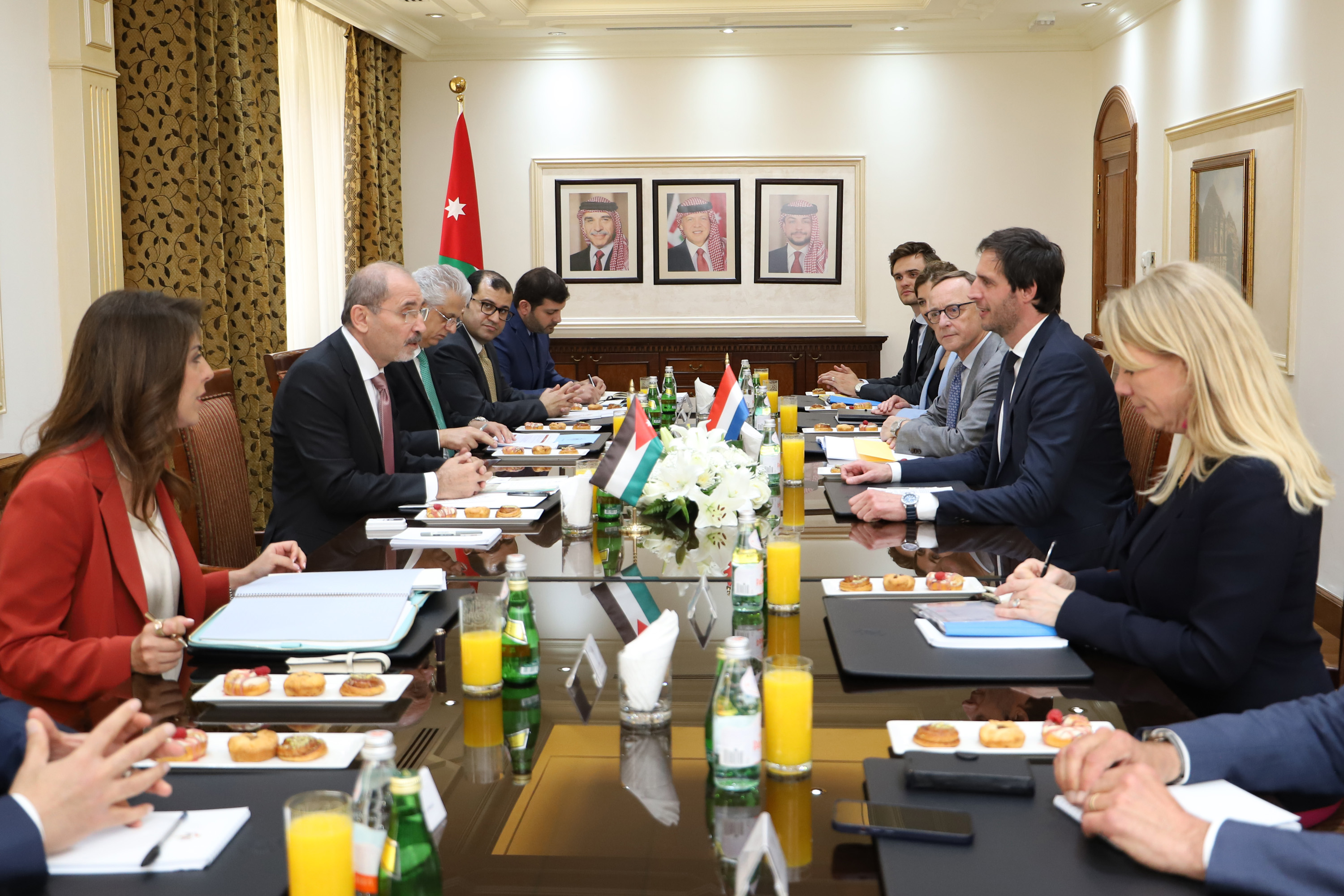 وزير الخارجية يجري مباحثات موسعة مع نظيره الهولندي