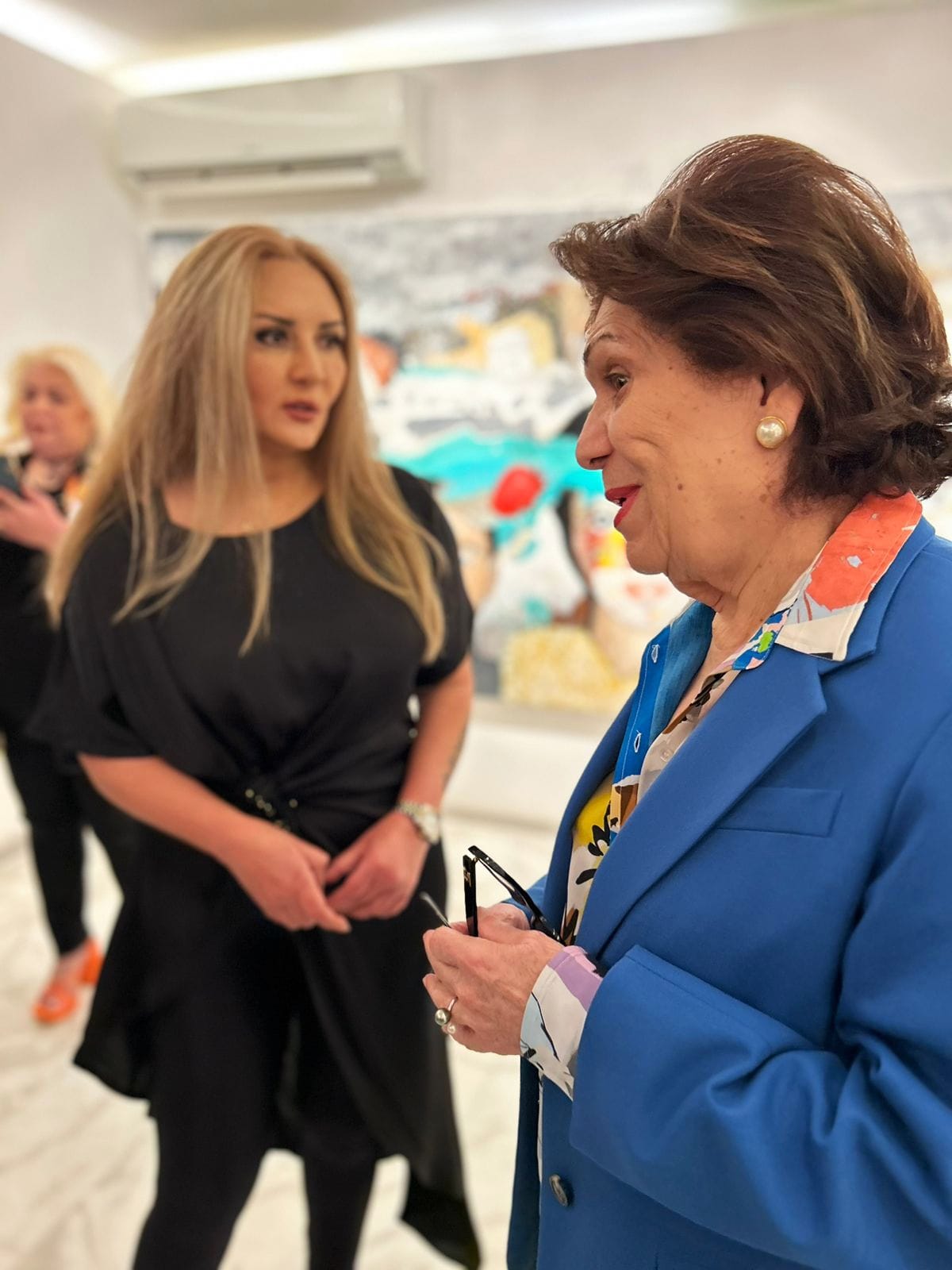 افتتاح معرض حلم تركوازي للفنانة هيلدا حياري