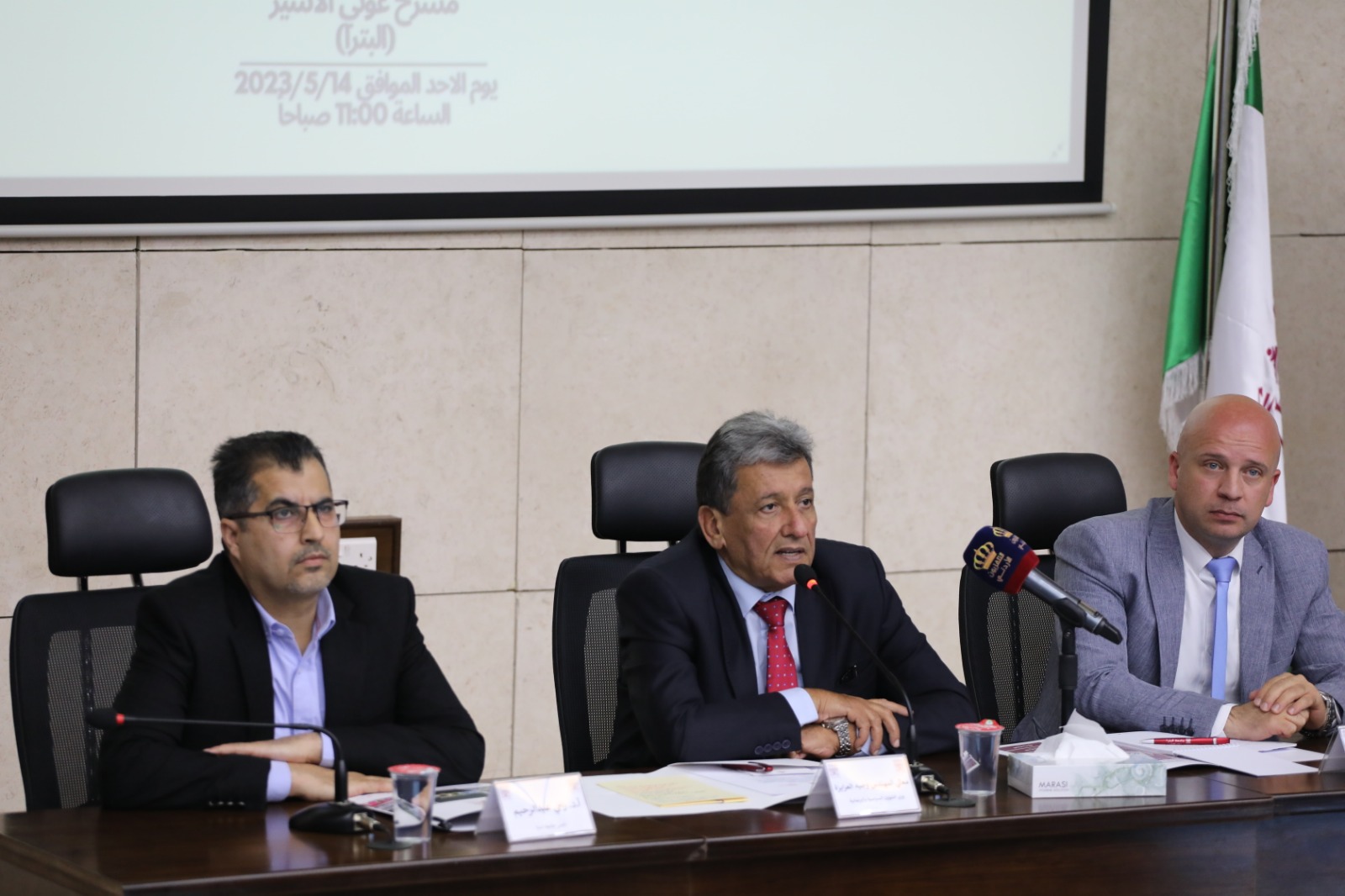 عزايزة يؤكد أهمية دمج طلبة الجامعات في العمل السياسي والحزبي