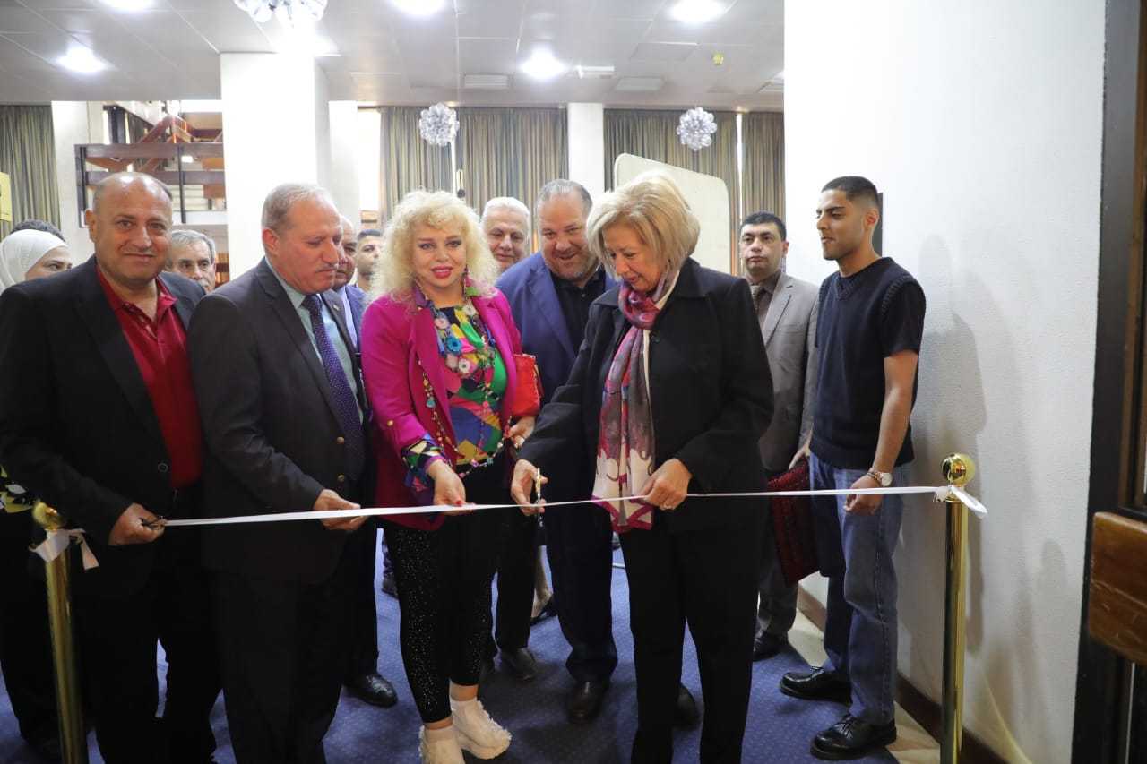 افتتاح معرض تشكيلي للفنانة الدكتورة إنصاف الربضي