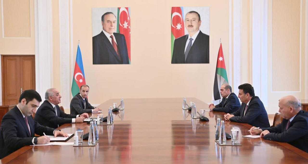 رئيس الوزراء الأذري يستقبل رئيس مجلس النواب
