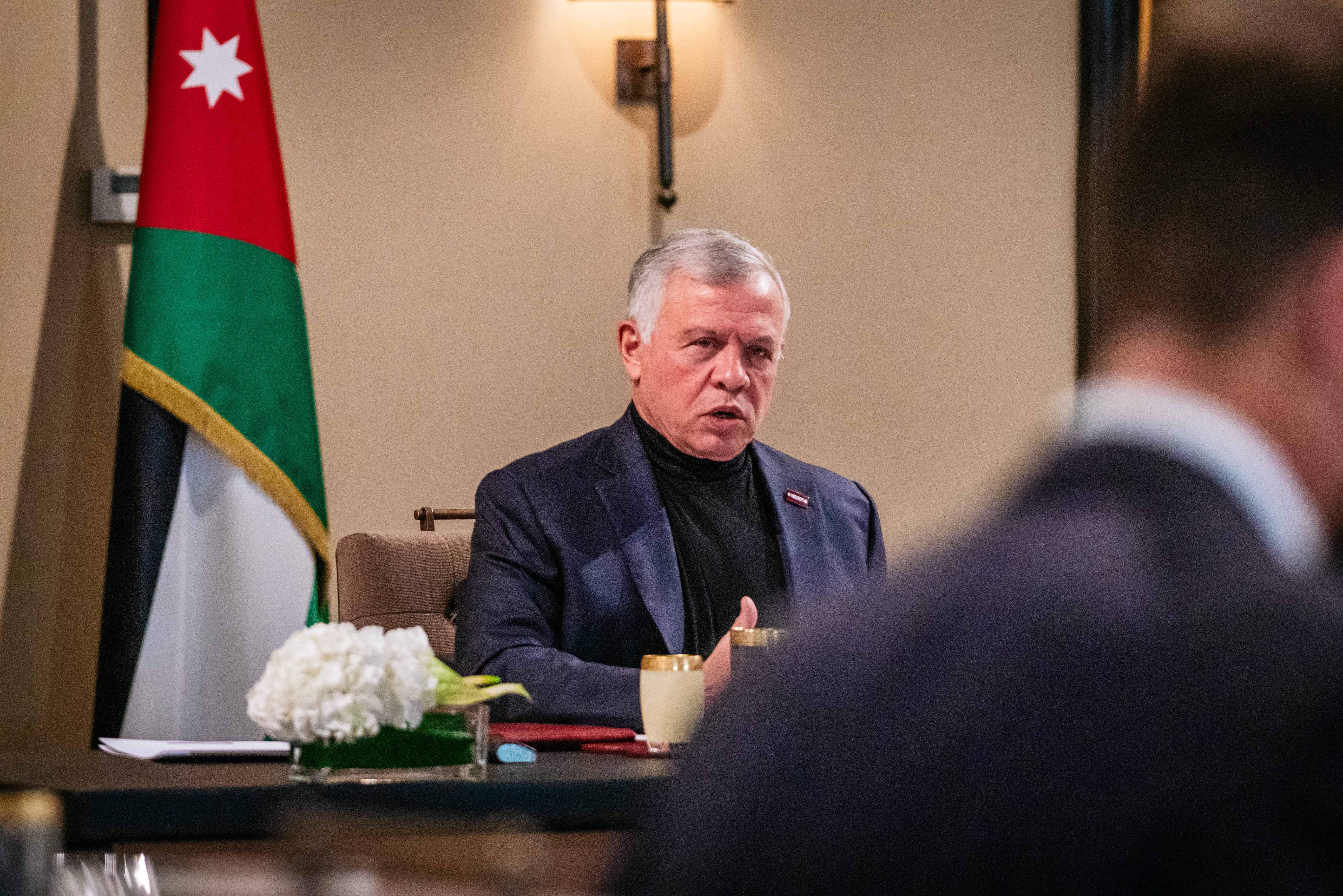 الملك يستقبل وفدا من الكلية الملكية البريطانية للدراسات الدفاعية