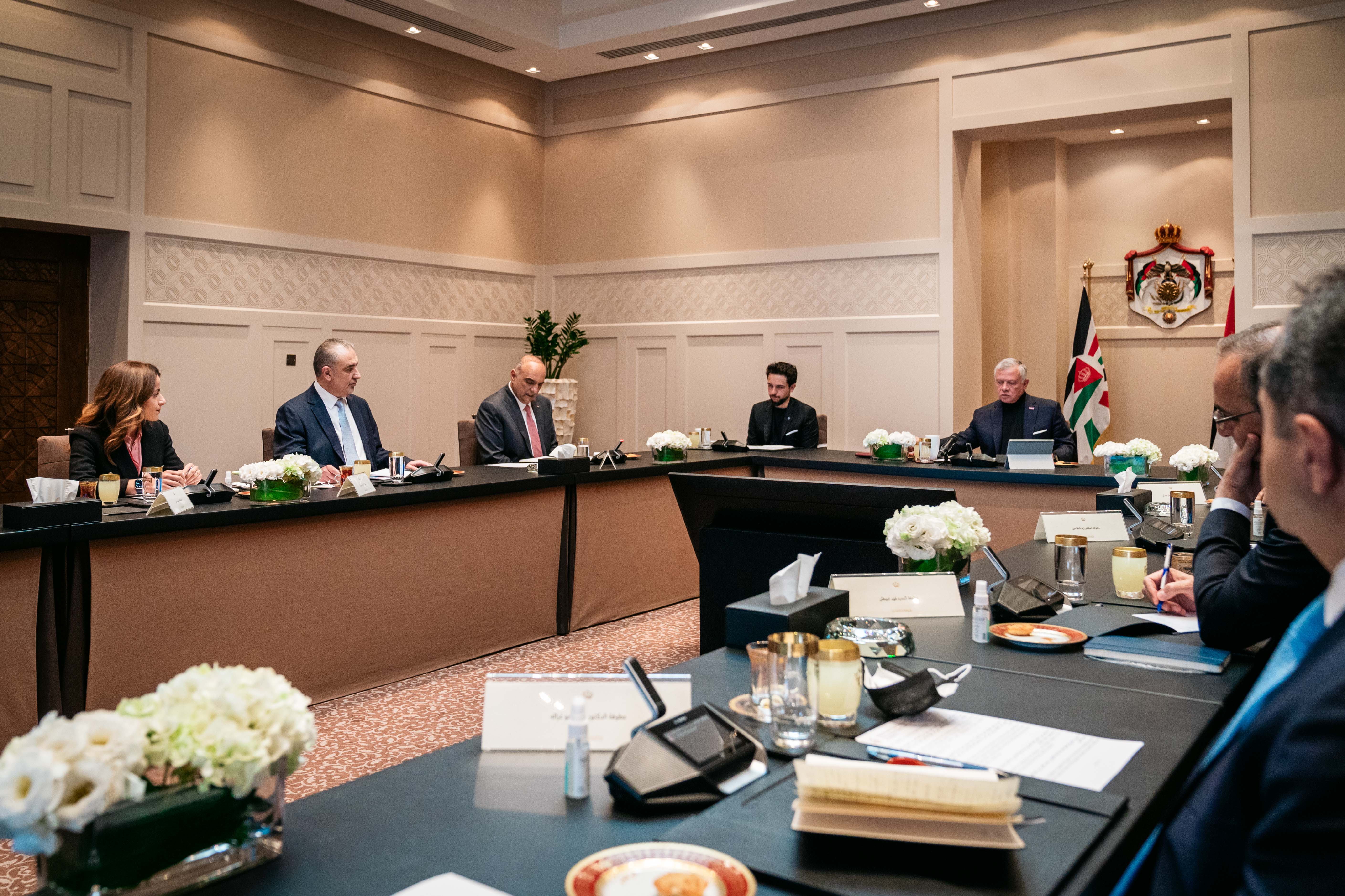 الملك يطلع على سير عمل الحكومة في تنفيذ رؤية التحديث الاقتصادي بالثلث الأول