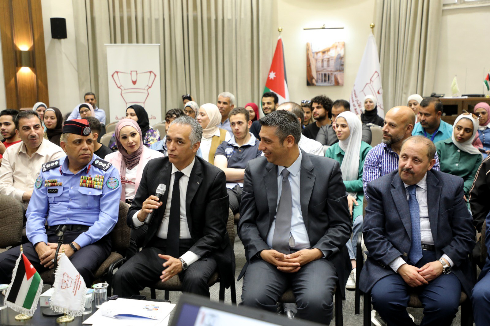 محاضرة متخصصة بلغة الإشارة عن المواقع الأثرية بالأردن