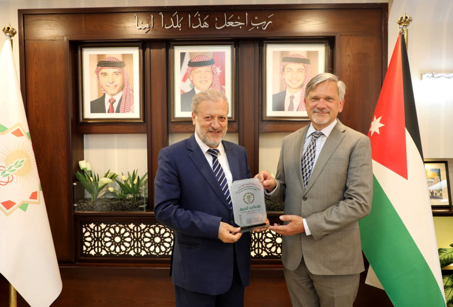 بحث التعاون بين بلدية إربد ومفوضية اللاجئين