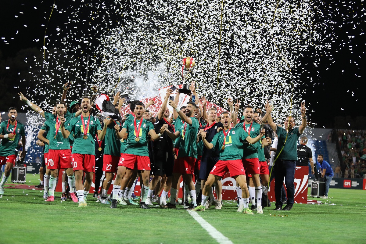 الوحدات يتوج بلقب كأس السوبر