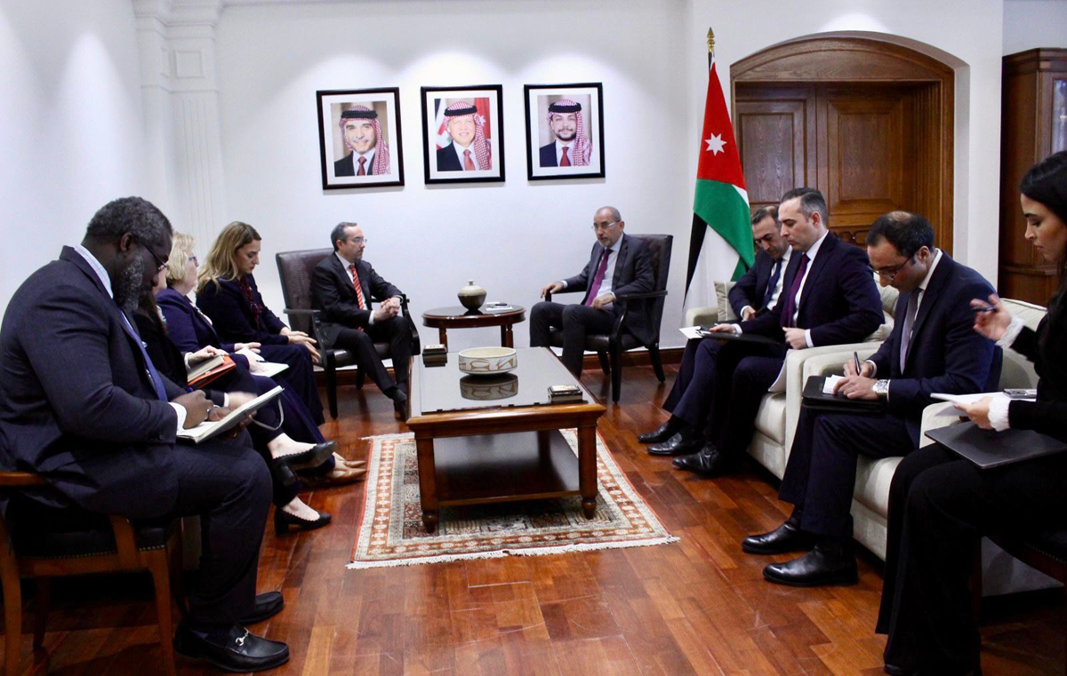 FM Discusses Regional Developments with U.S. Officials