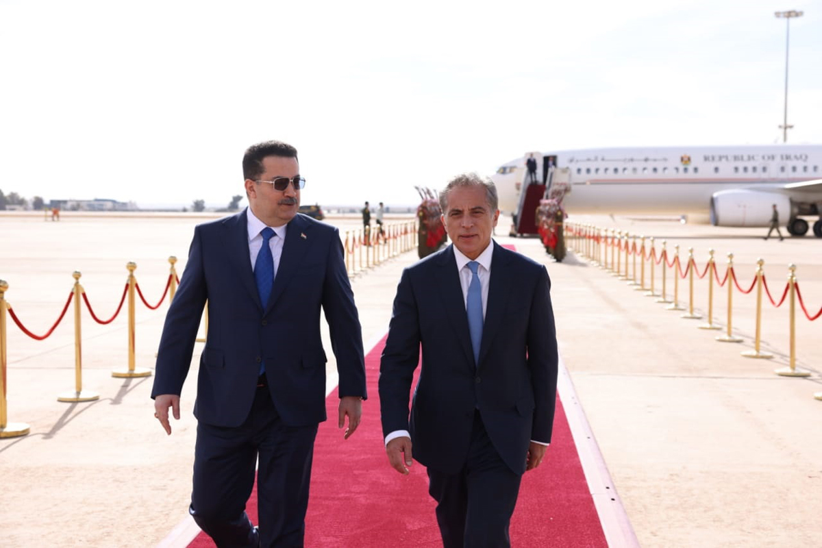 PM Welcomes Iraqi Counterpart Upon Arrival in Amman