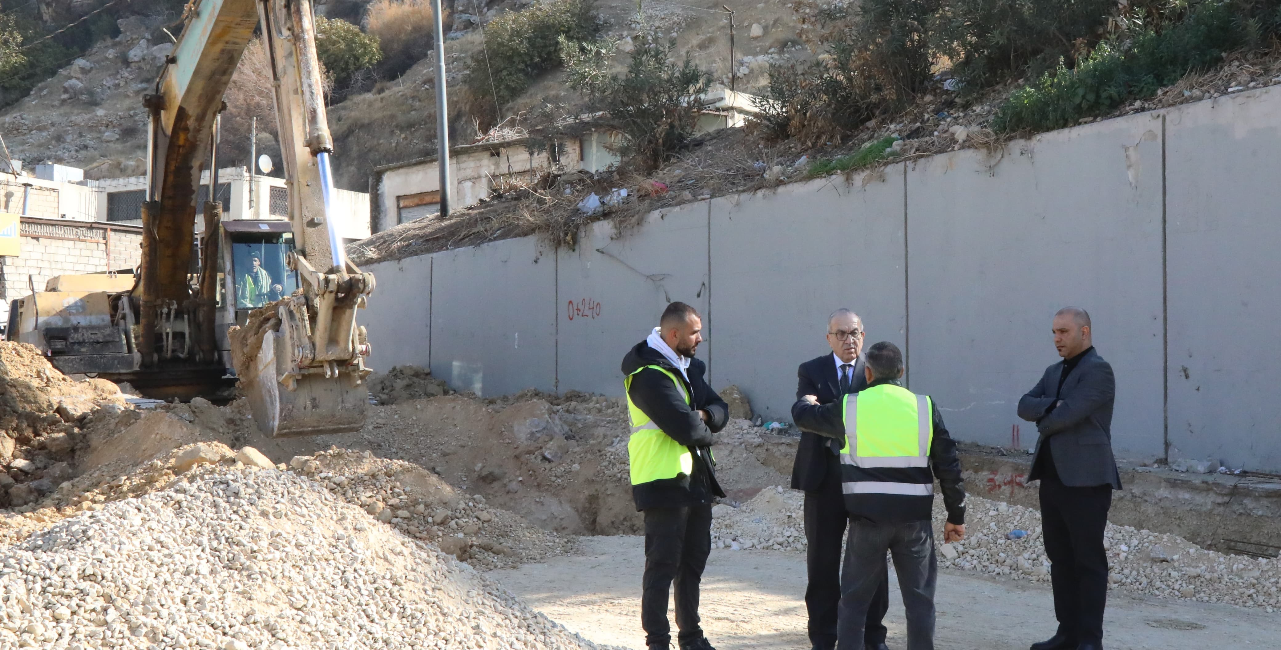 Public Works Minister inspects water drainage project at Dead Sea-Adassiya road