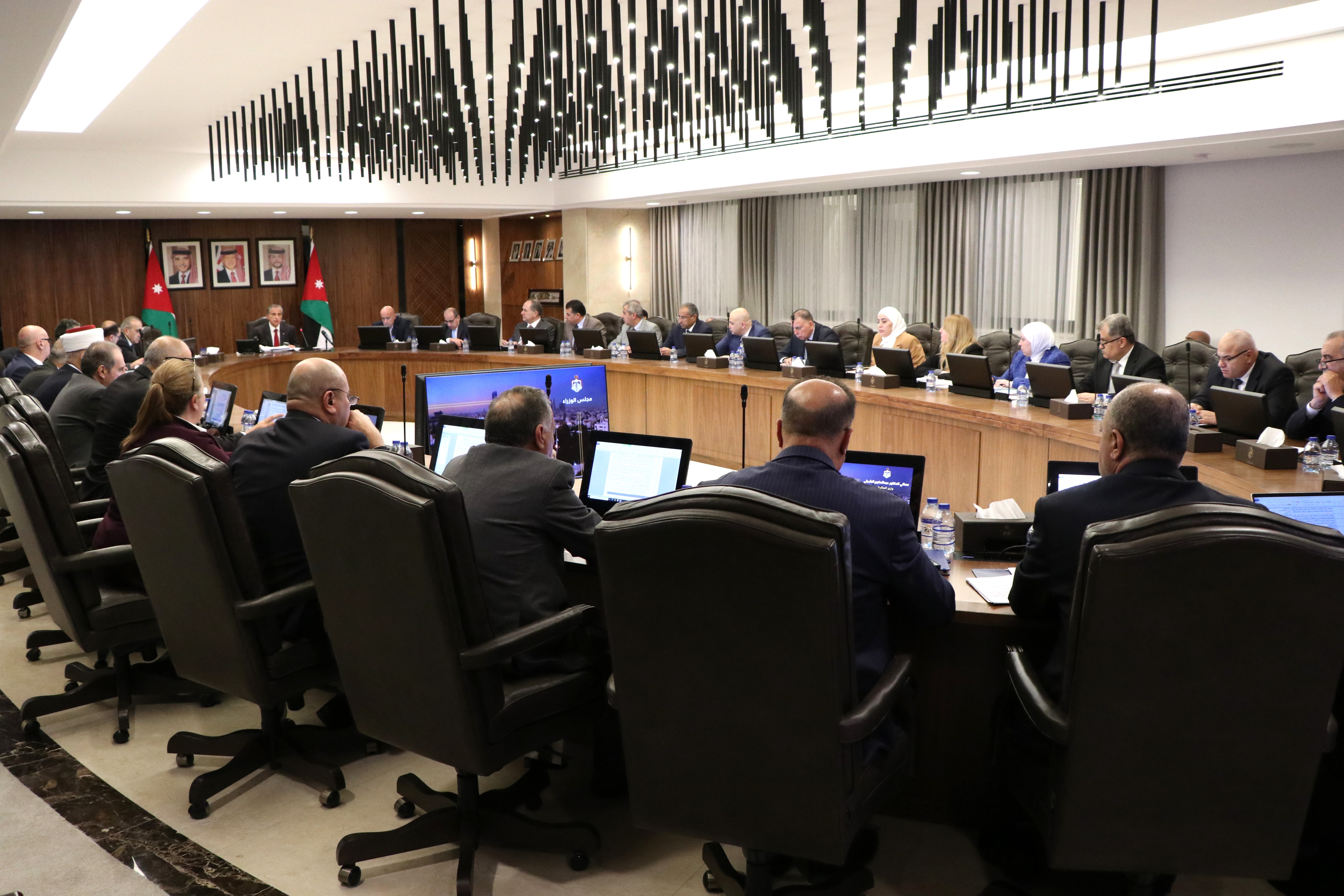 Gov't approves slew of draft laws, regulations