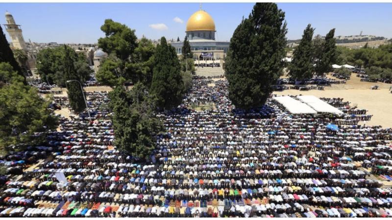 40k worshipers perform Friday prayer at Al-Aqsa Mosque