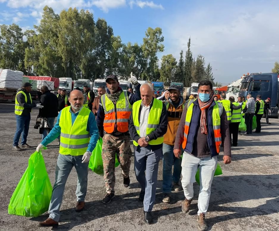 Public institutions, NGOs conduct environmental cleanup campaign in northern Jordan River crossing