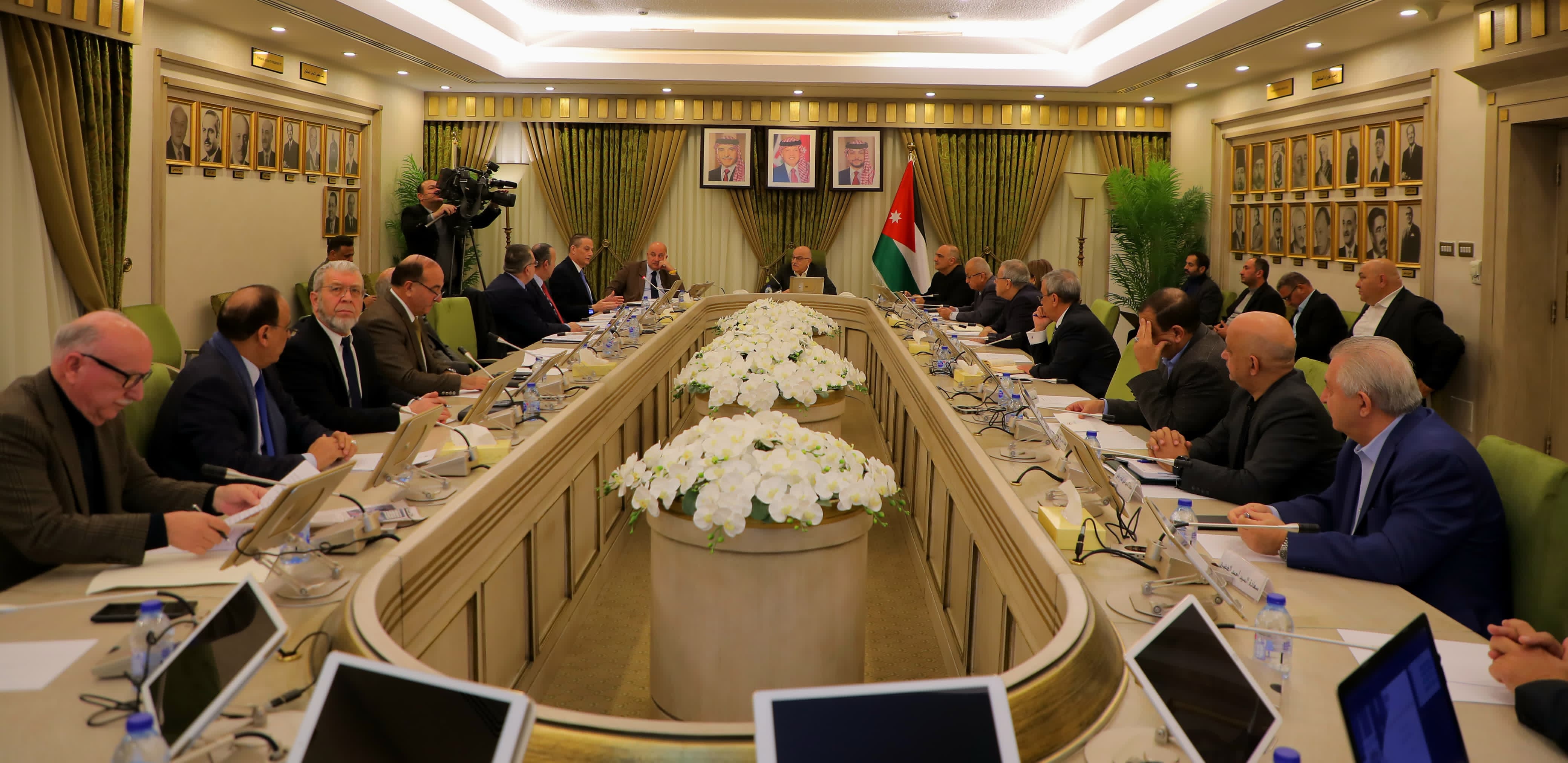 Senate Committee Reviews Monetary Growth, Social Development Strategy