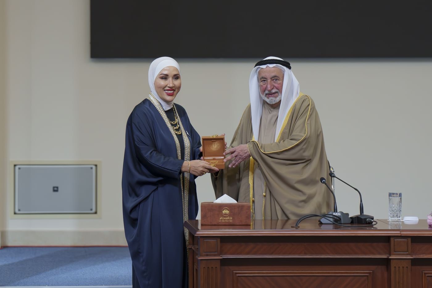 Ruler of Sharjah honors Jordanian female poet