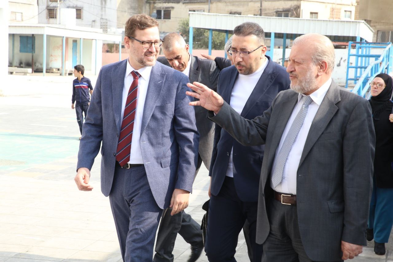 Irbid mayor UNRWA representative discuss joint cooperation
