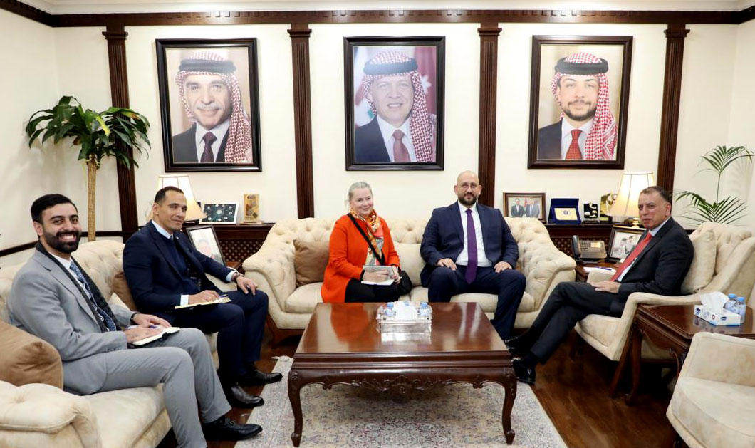 Al-Faraya meets IOM regional director