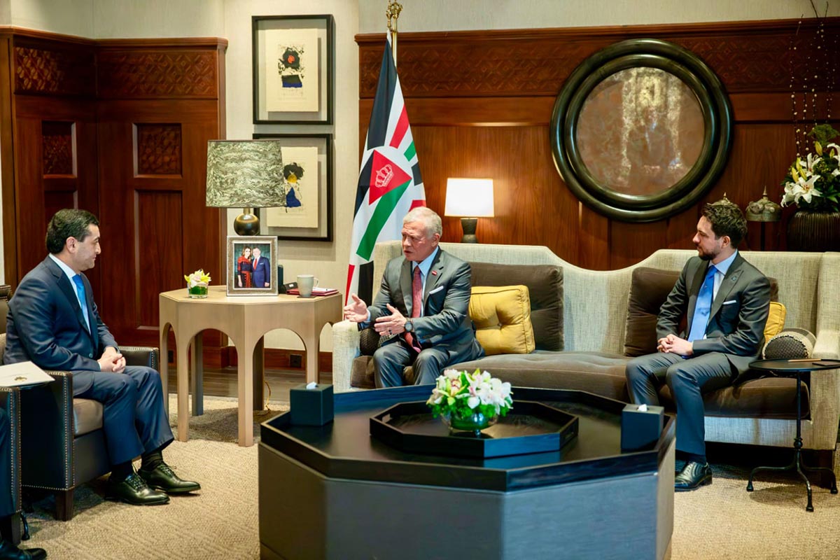 King receives Uzbekistan FM