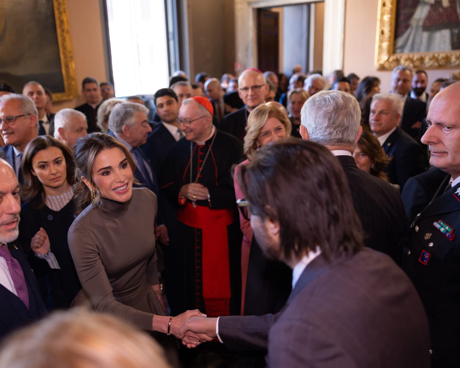 Queen invites Europeans to visit Jordan