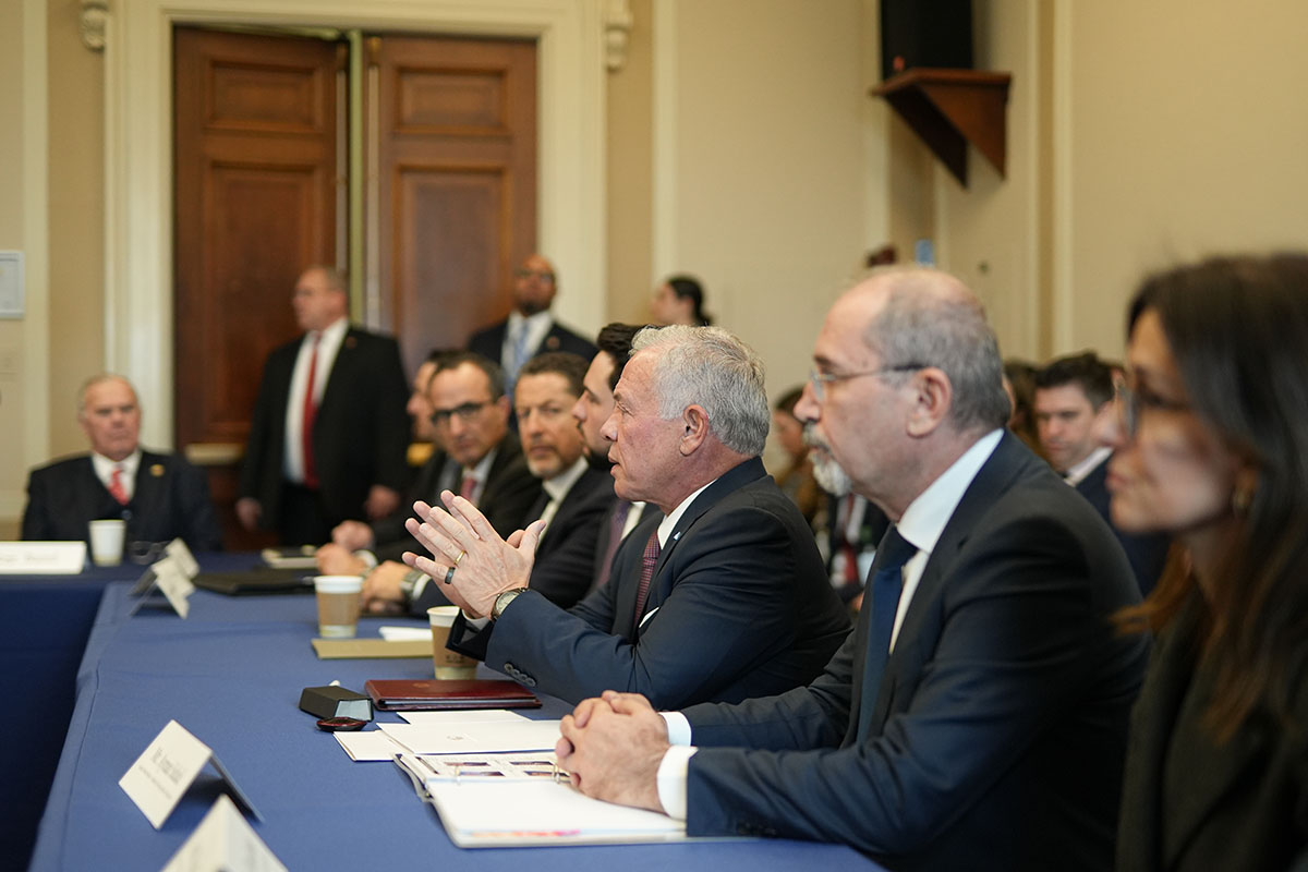 King meets Senate leaders, House Foreign Affairs Committee on Capitol Hill