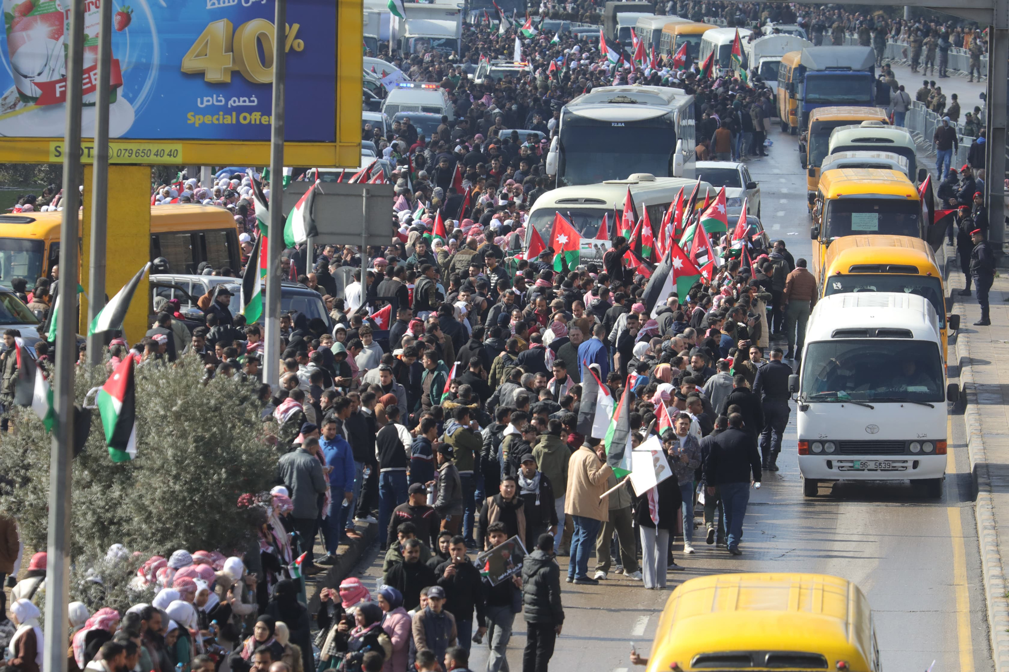 Jordanians Gather in Amman to Welcome King, Crown Prince
