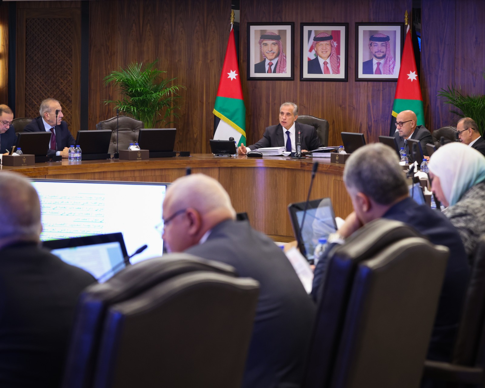 Cabinet Approves Phase One of Public Transport Structuring Project Between Governorates, Capital