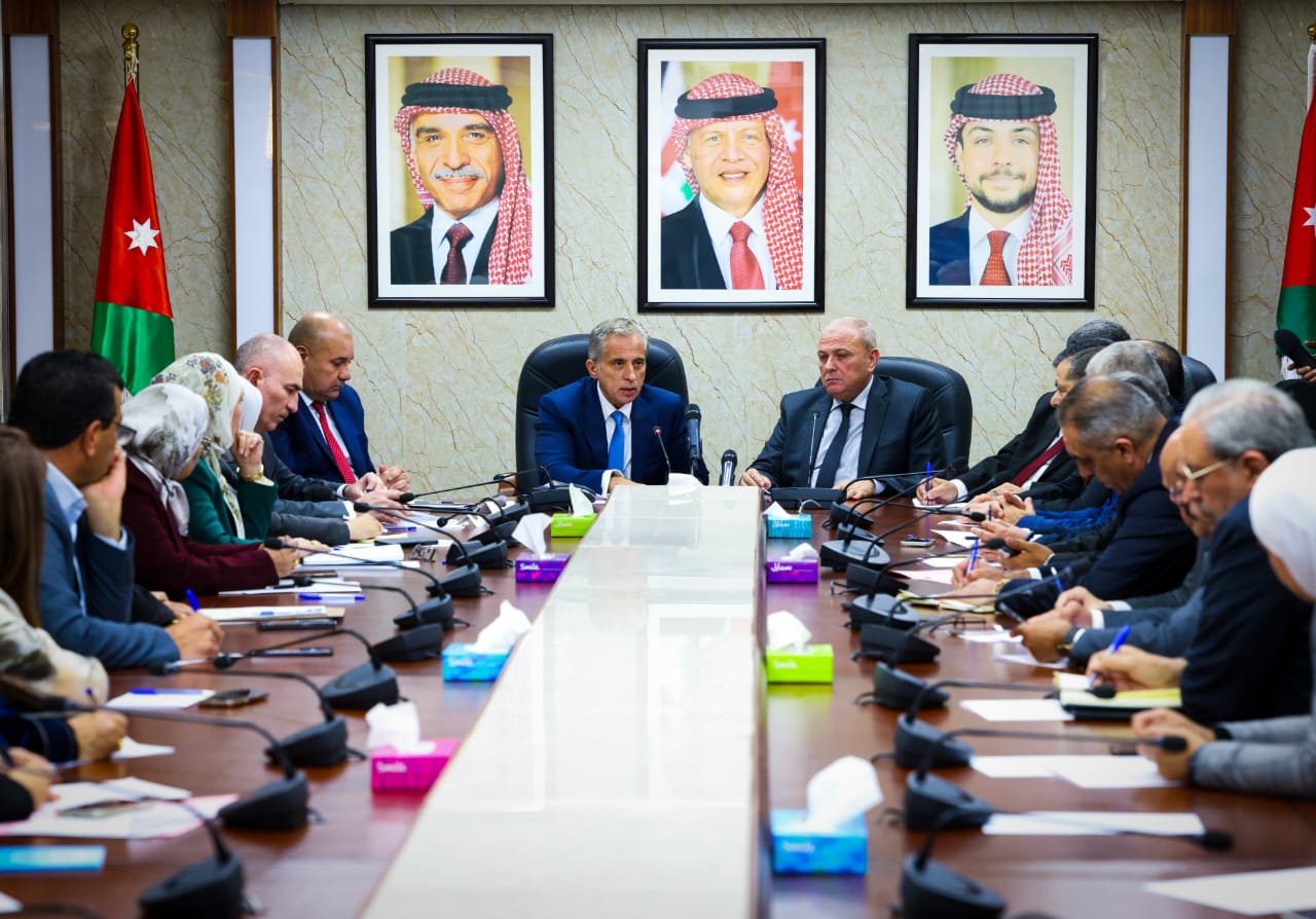 PM briefs Irada, National Islamic Bloc on government program