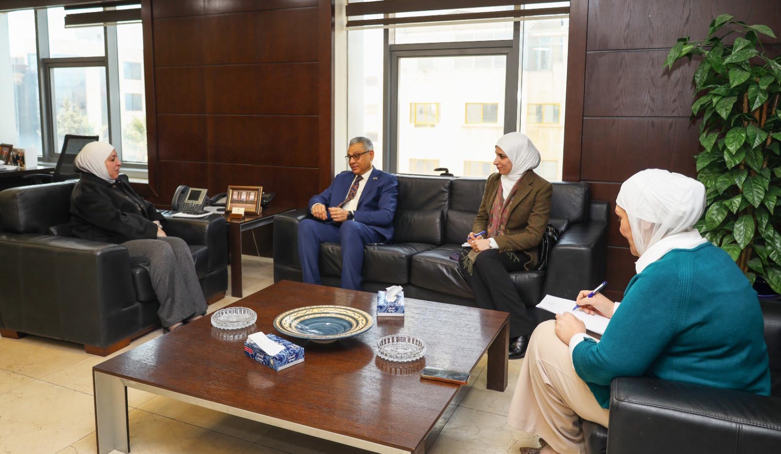 Tahtamouni, Yemeni envoy talk transport cooperation