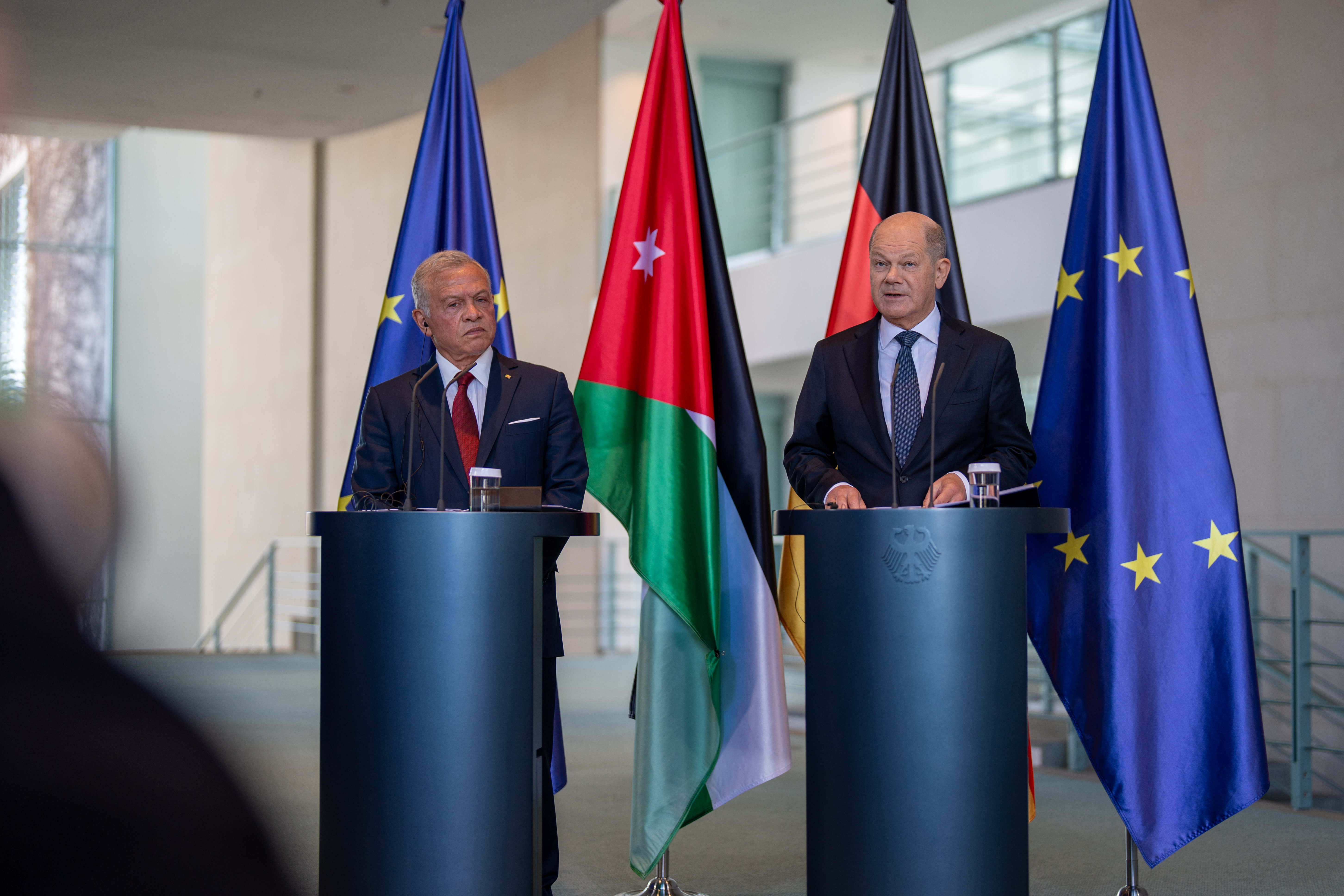 King holds talks with German chancellor, urges halt to humanitarian tragedy in Gaza