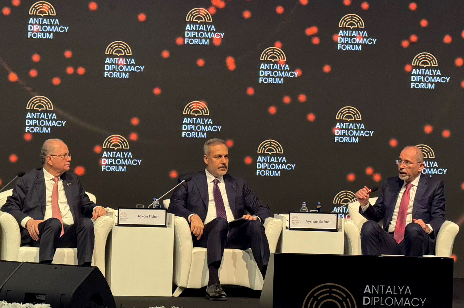 FM participates in meeting of committee in charge of developments in Gaza