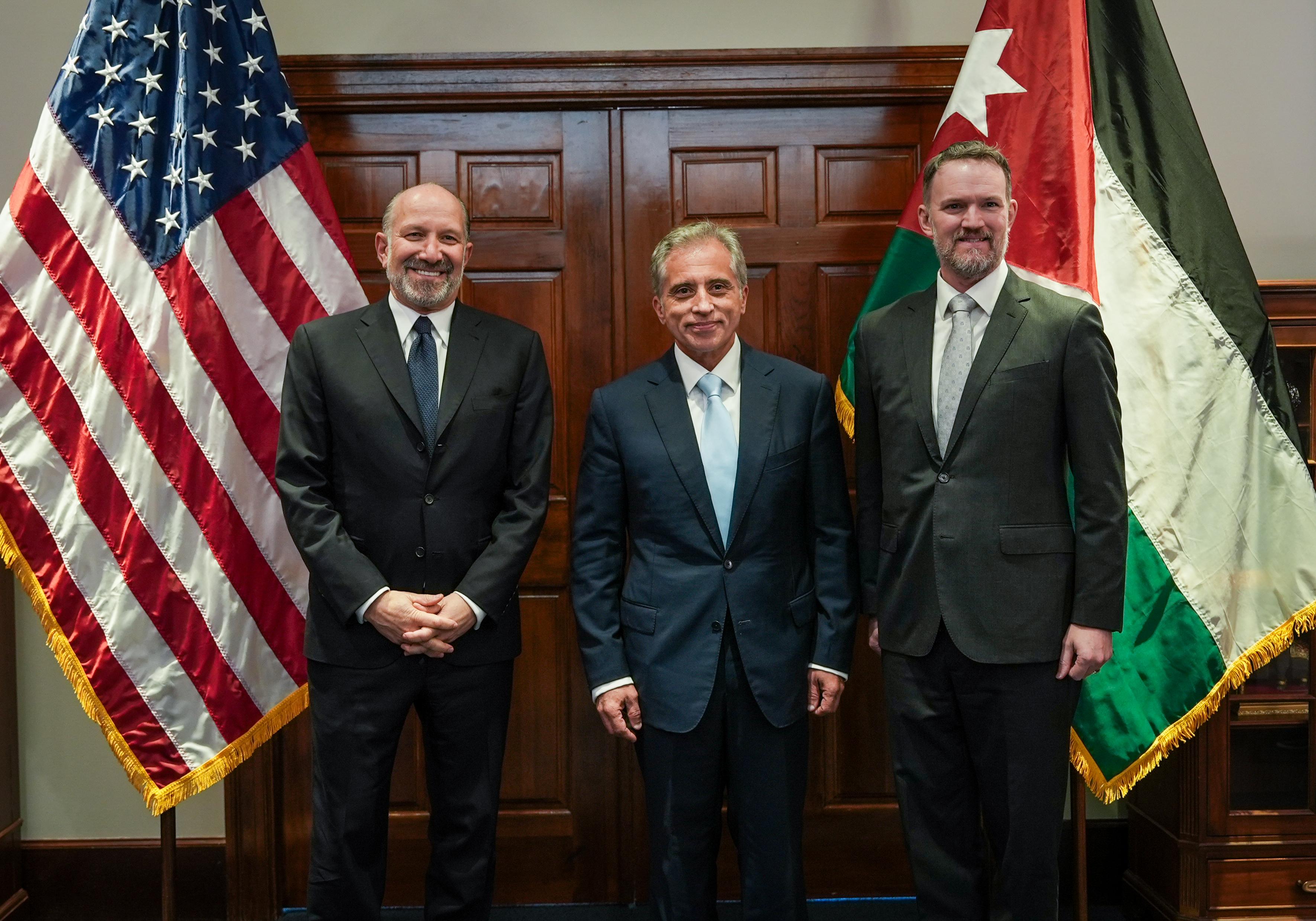 Prime Minister Meets U.S. Trade Officials in Washington