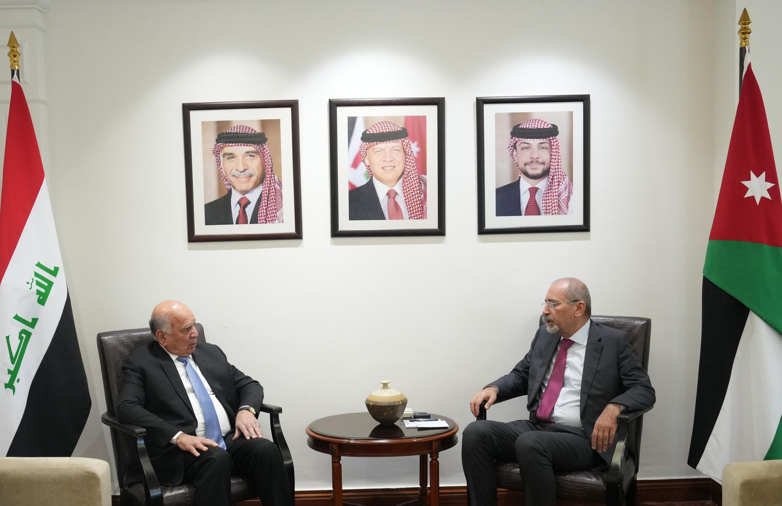 FM receives Iraqi counterpart, invitation to Arab Summit in Baghdad