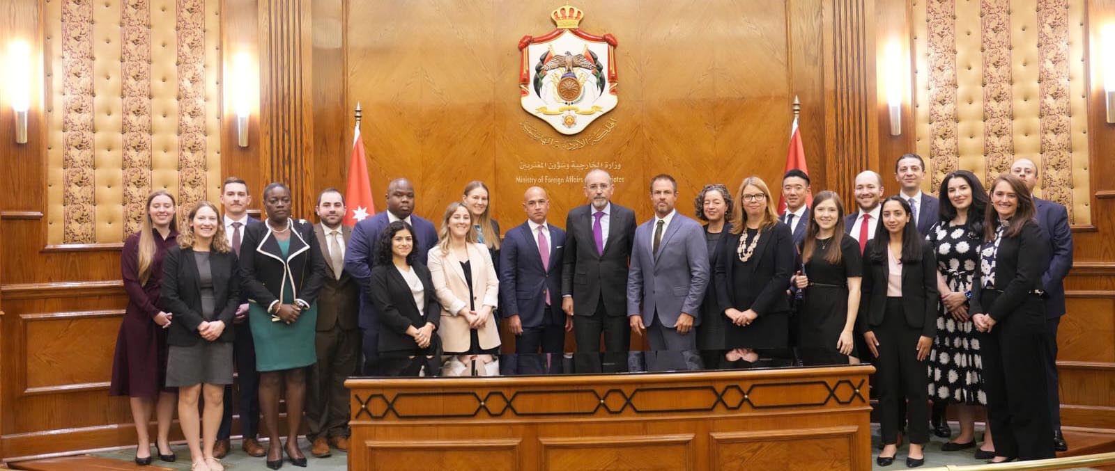 FM Meets with US Congressional Aides to Discuss Strategic Relations