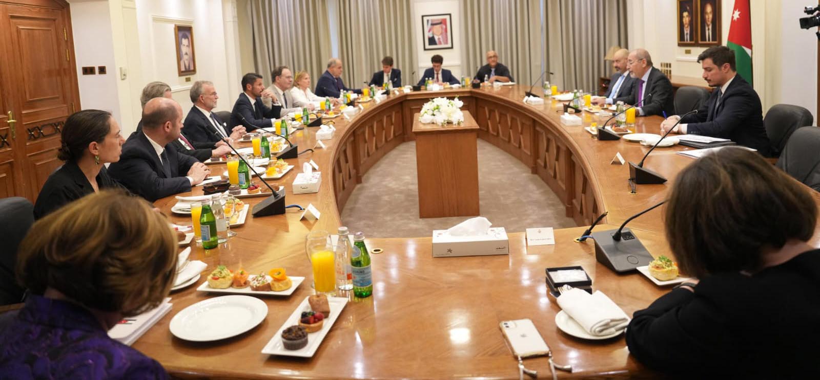 FM Meets French Senate Delegation