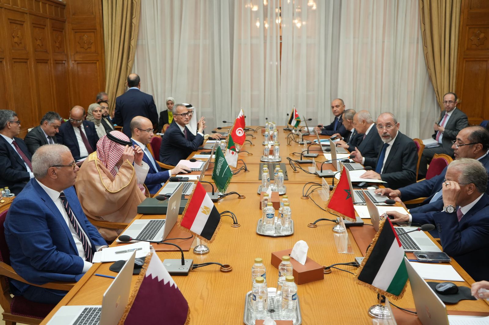 Foreign minister chairs meeting to address illegal Israeli actions in Jerusalem