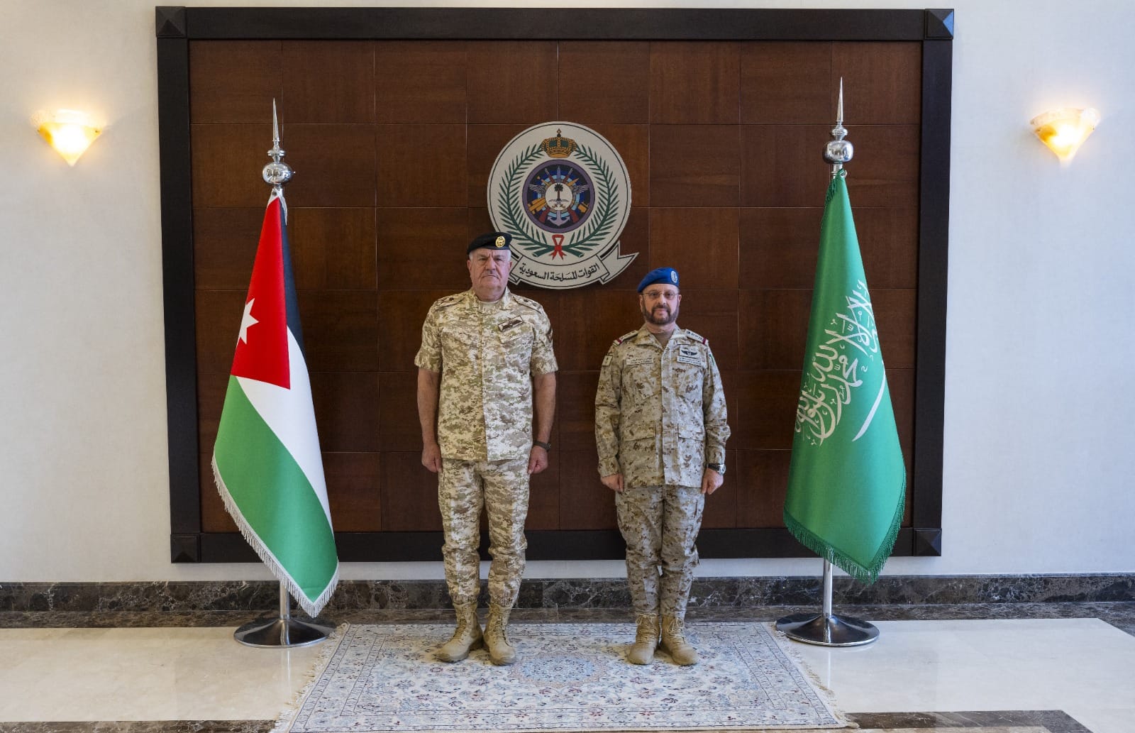 Army chief meets Saudi counterpart in Riyadh