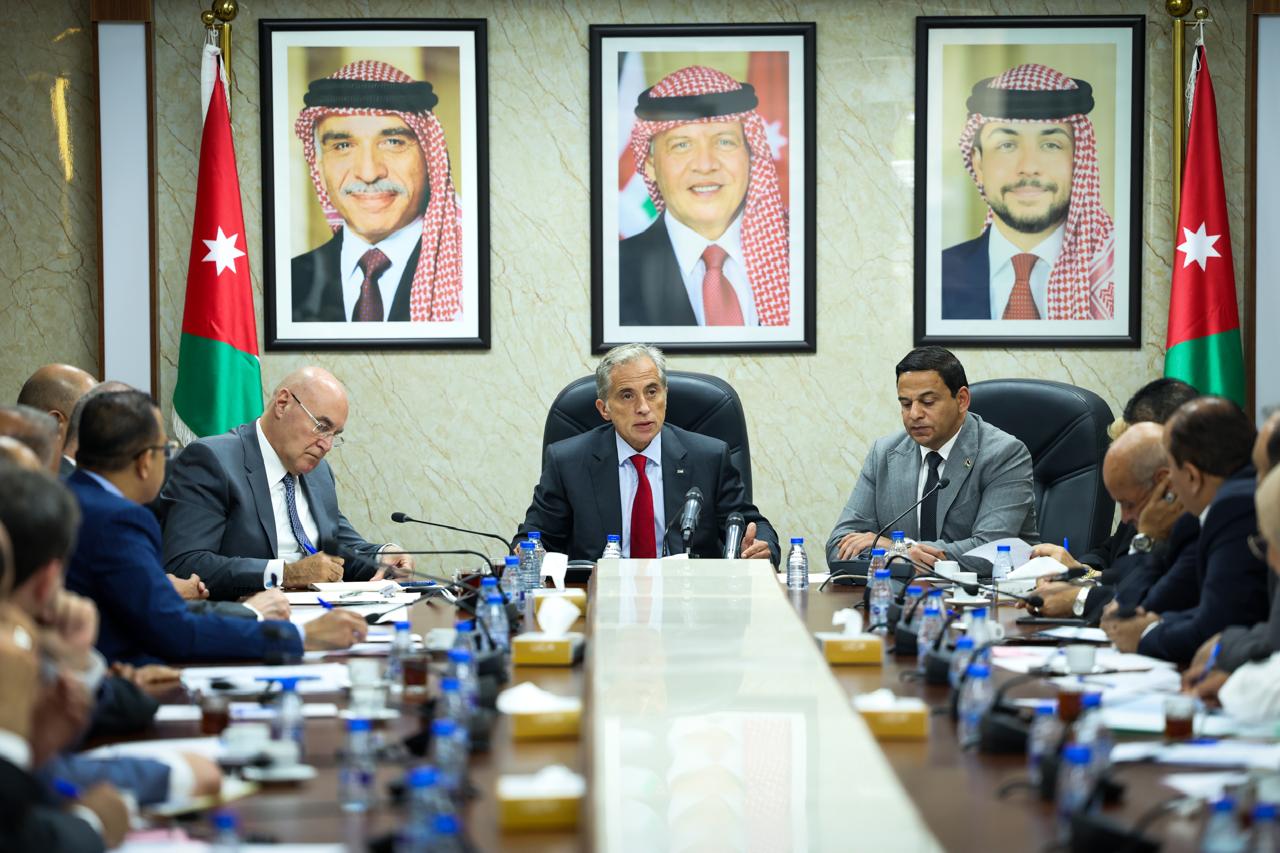 Hassan meets with Azm Parliamentary Bloc