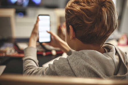 Experts Warn of Harmful Impact of Excessive Screen Use on Children’s Development