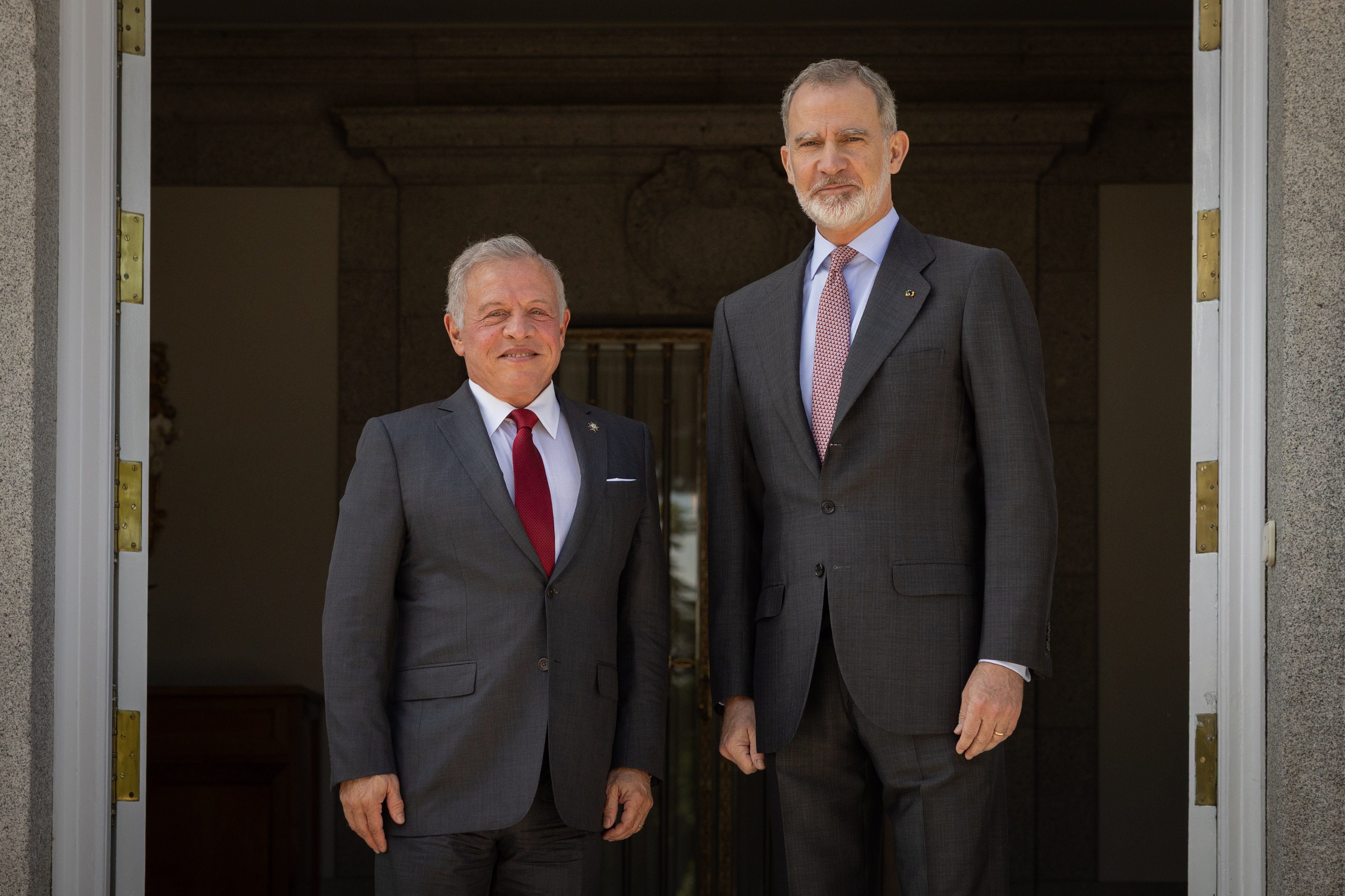 King meets with Spain monarch