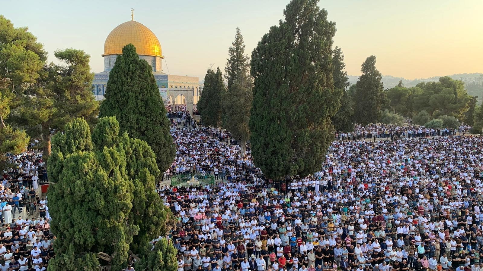 45k worshipers perform Friday prayer at Al-Aqsa Mosque