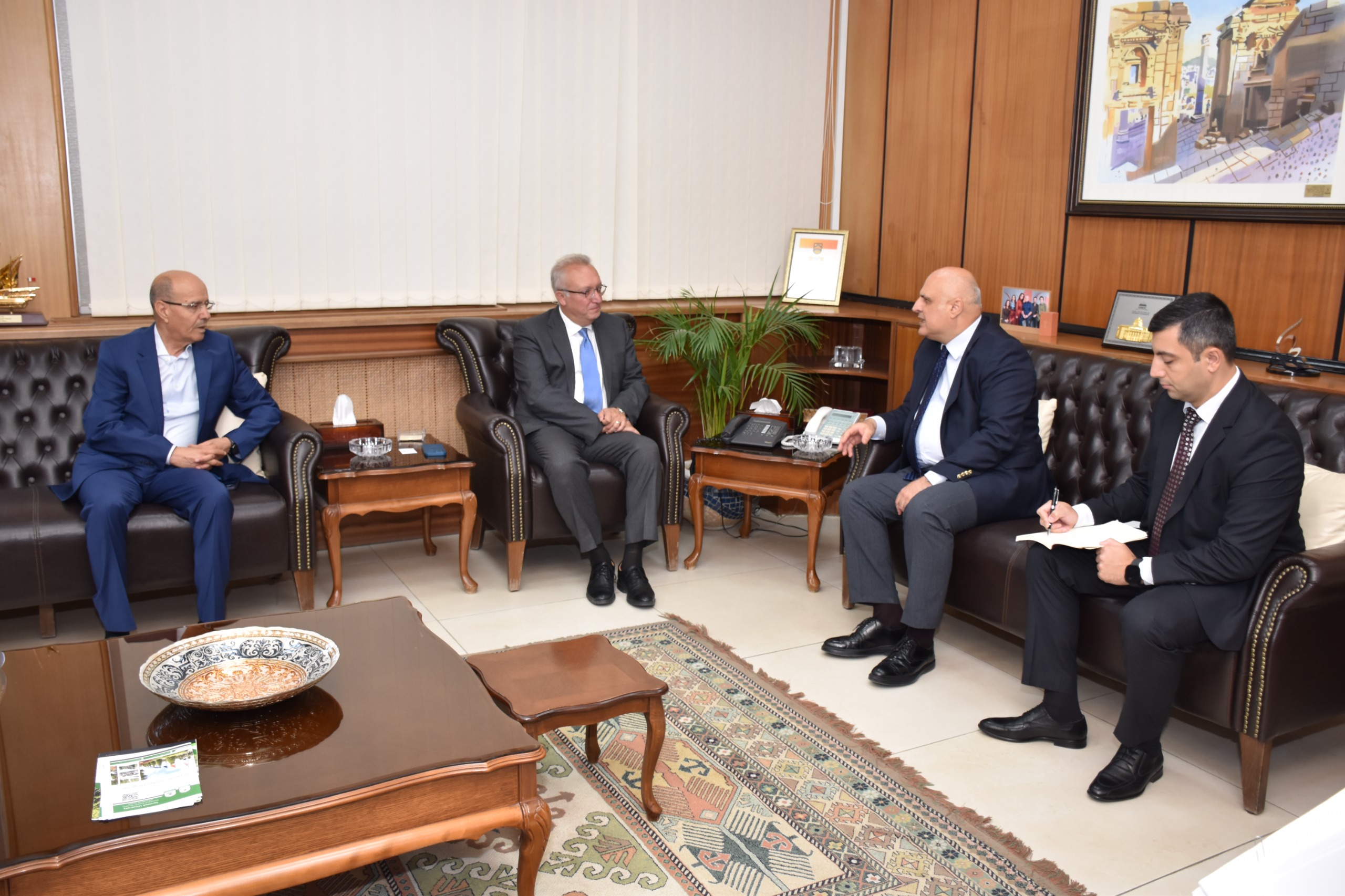 Yarmouk University, Azerbaijani envoy discuss academic cooperation